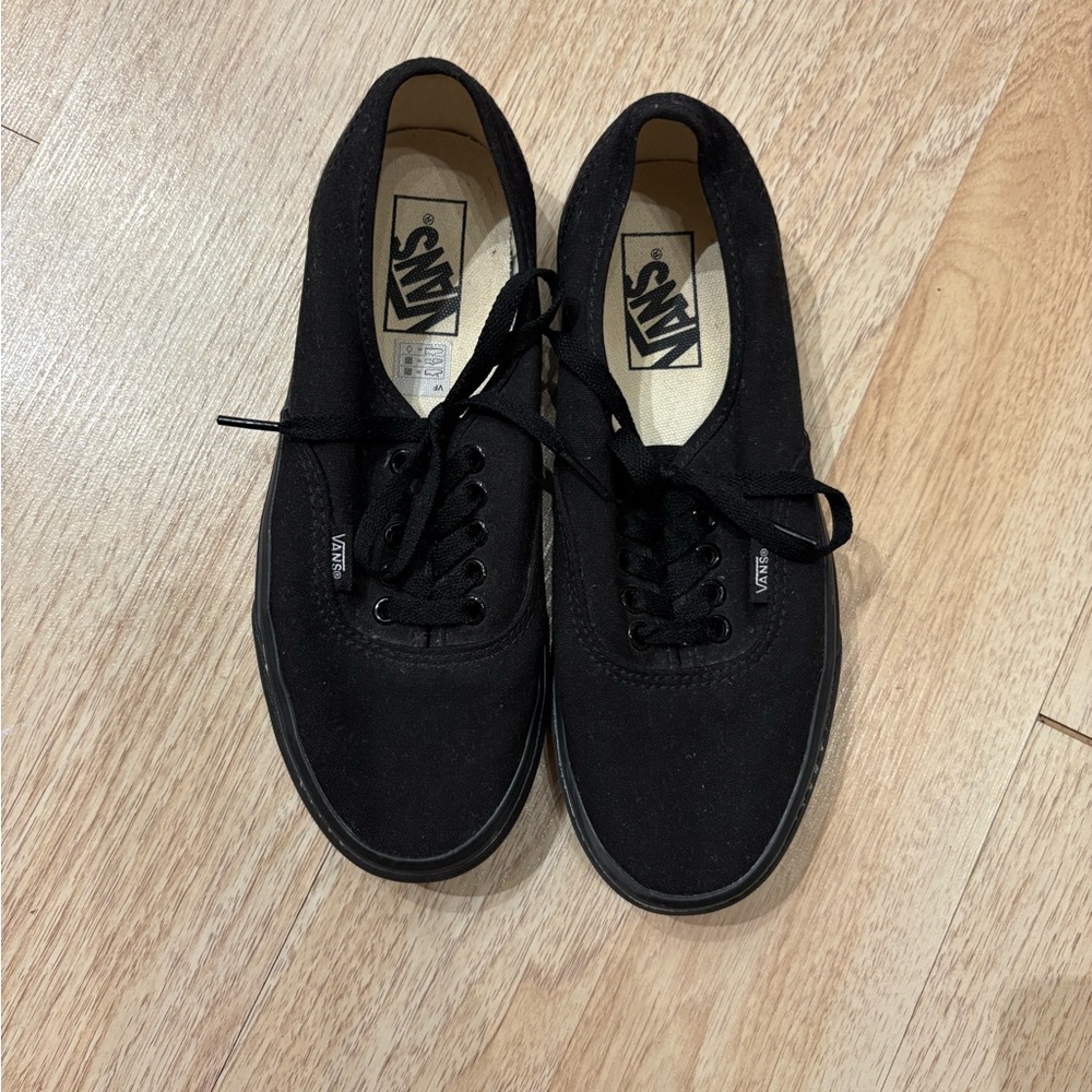 Vans Unisex Black Authentic Canvas Shoes low tops- size 8 women’s / 6.5 men’s